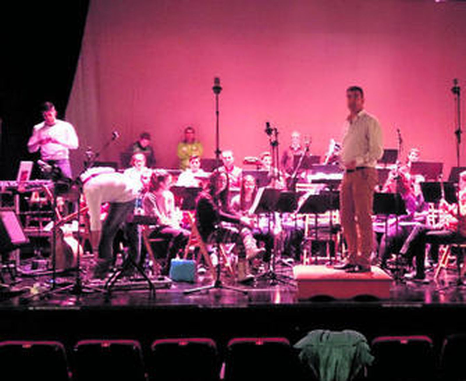 La Banda Municipal Amigos de la Música durante uno de sus ensayos.