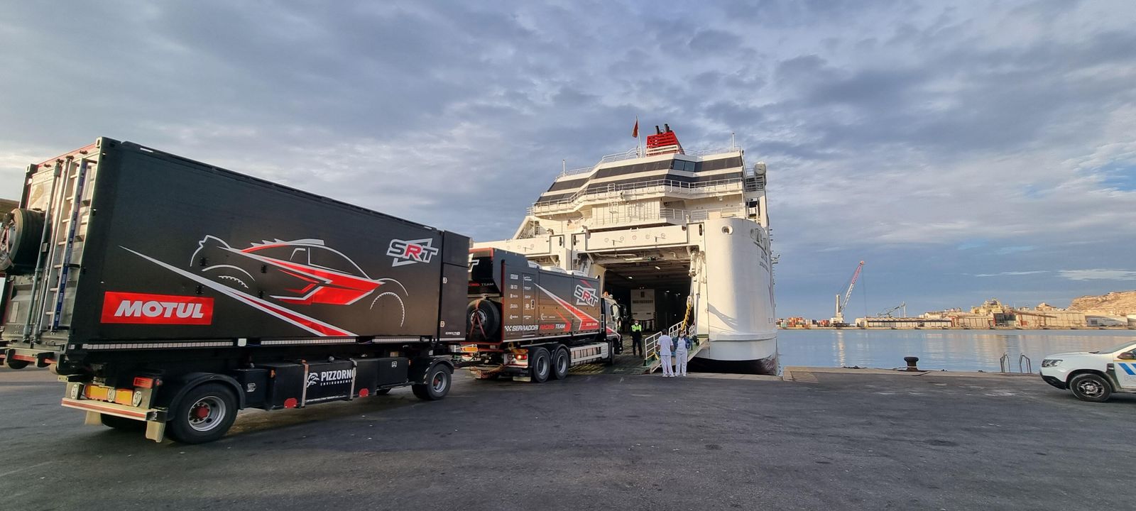 La mayor parte de los productos transportados en camiones, semirremolques y otros vehículos rodados embarcados en ferris, se han embarcado en la línea Almería-Nador.