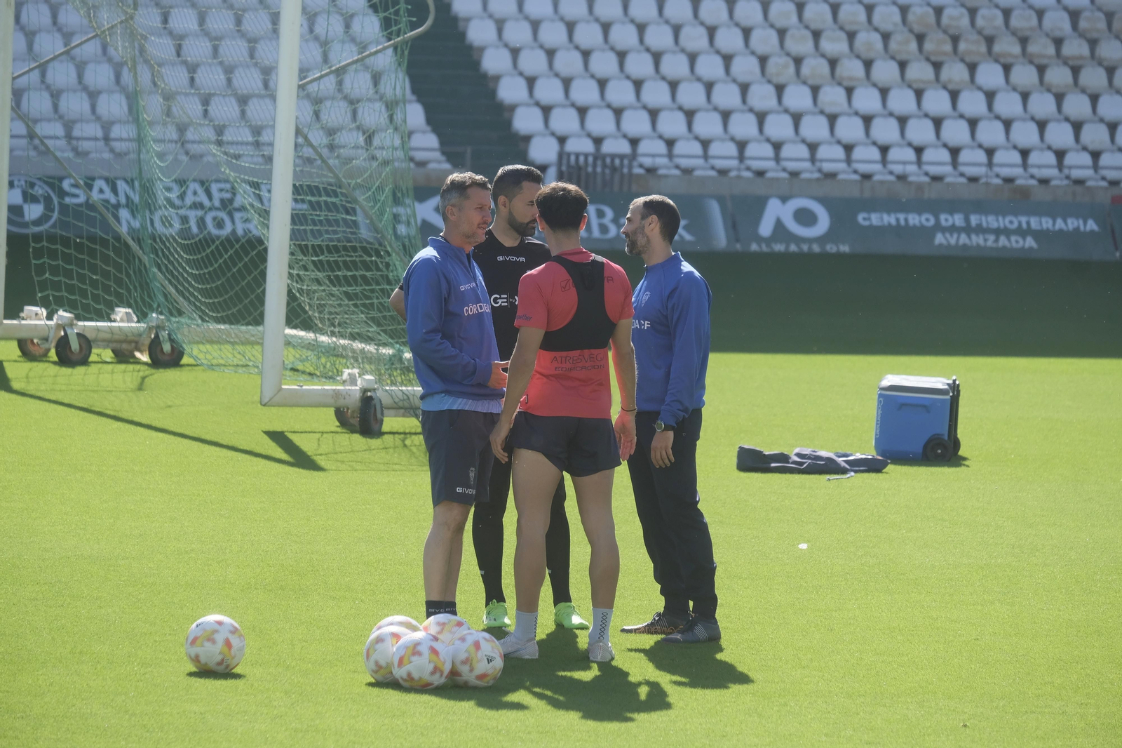 El primer entrenamiento de Manuel Mosquera como técnico del Córdoba CF, en imágenes