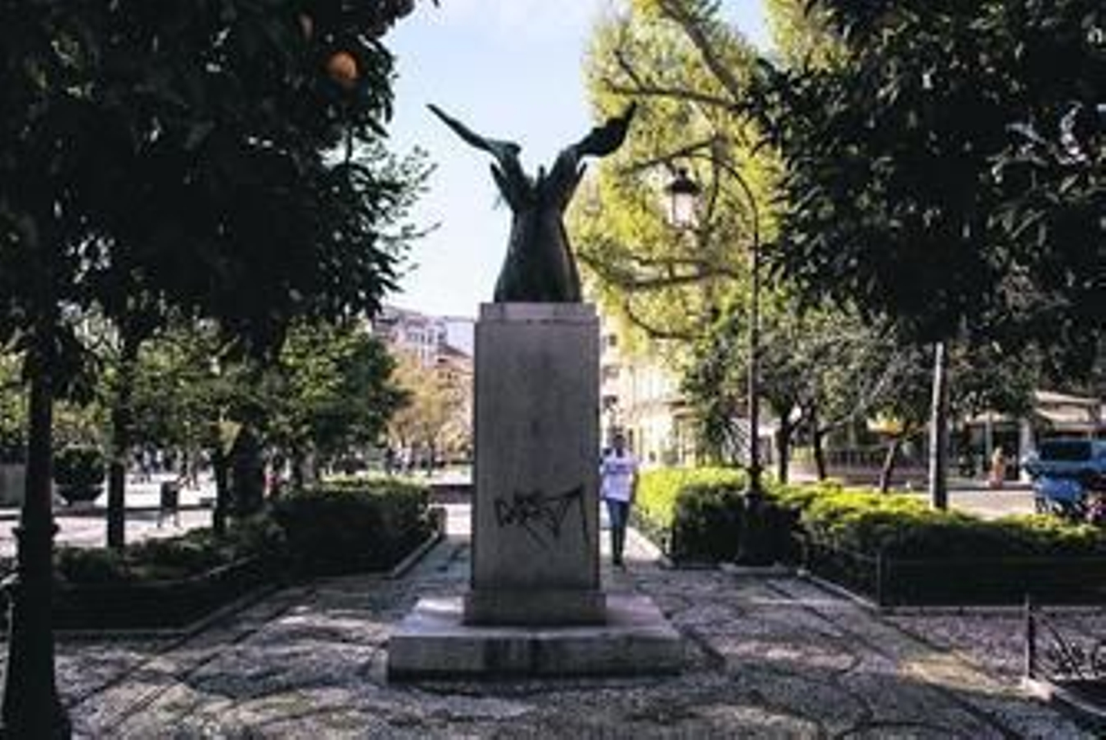 El Ayuntamiento, dispuesto a retirar "de inmediato" el monolito franquista