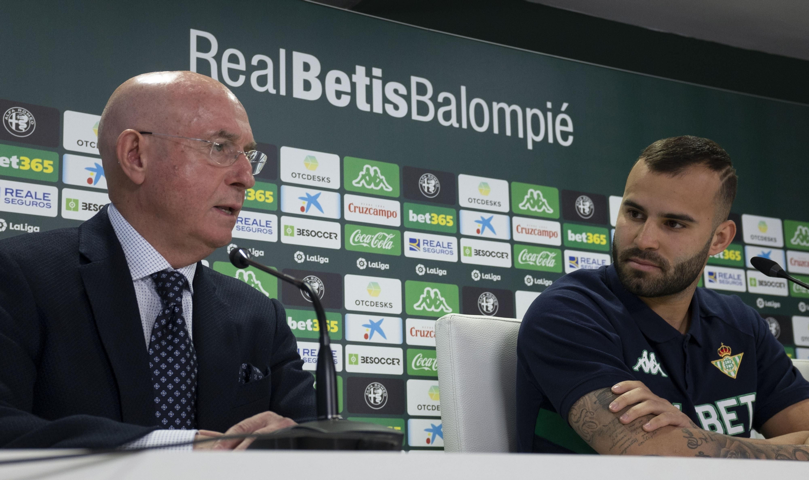 Serra Ferrer habla durante la presentación de Jesé.