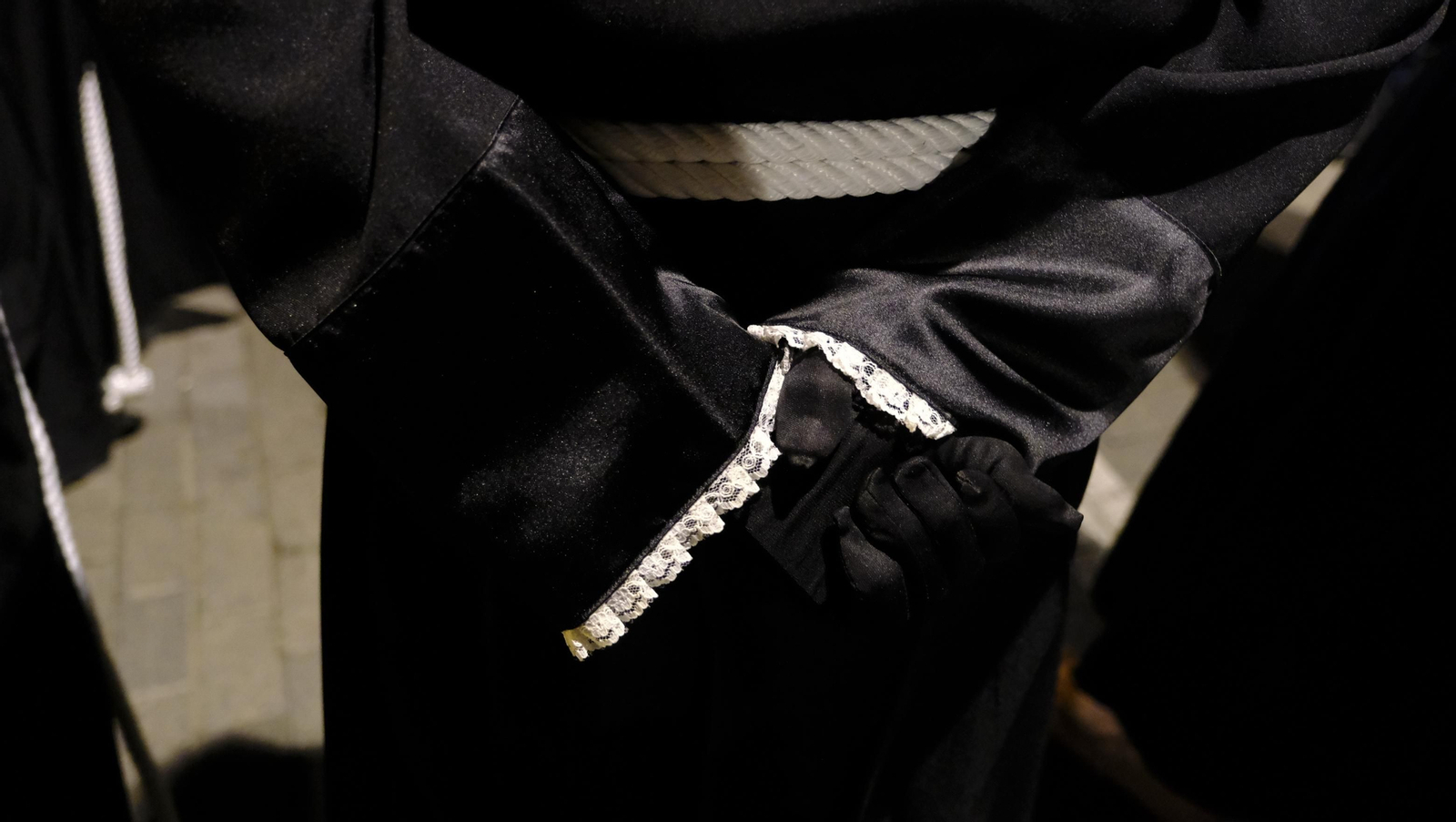 Las mejores imágenes de la Procesión del Perdón, en la noche del Martes Santo en Almería