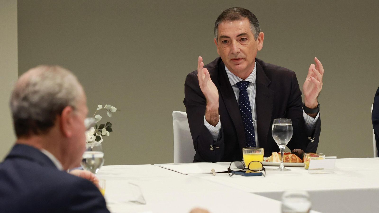 Angulo enumerando los proyectos de la Junta.