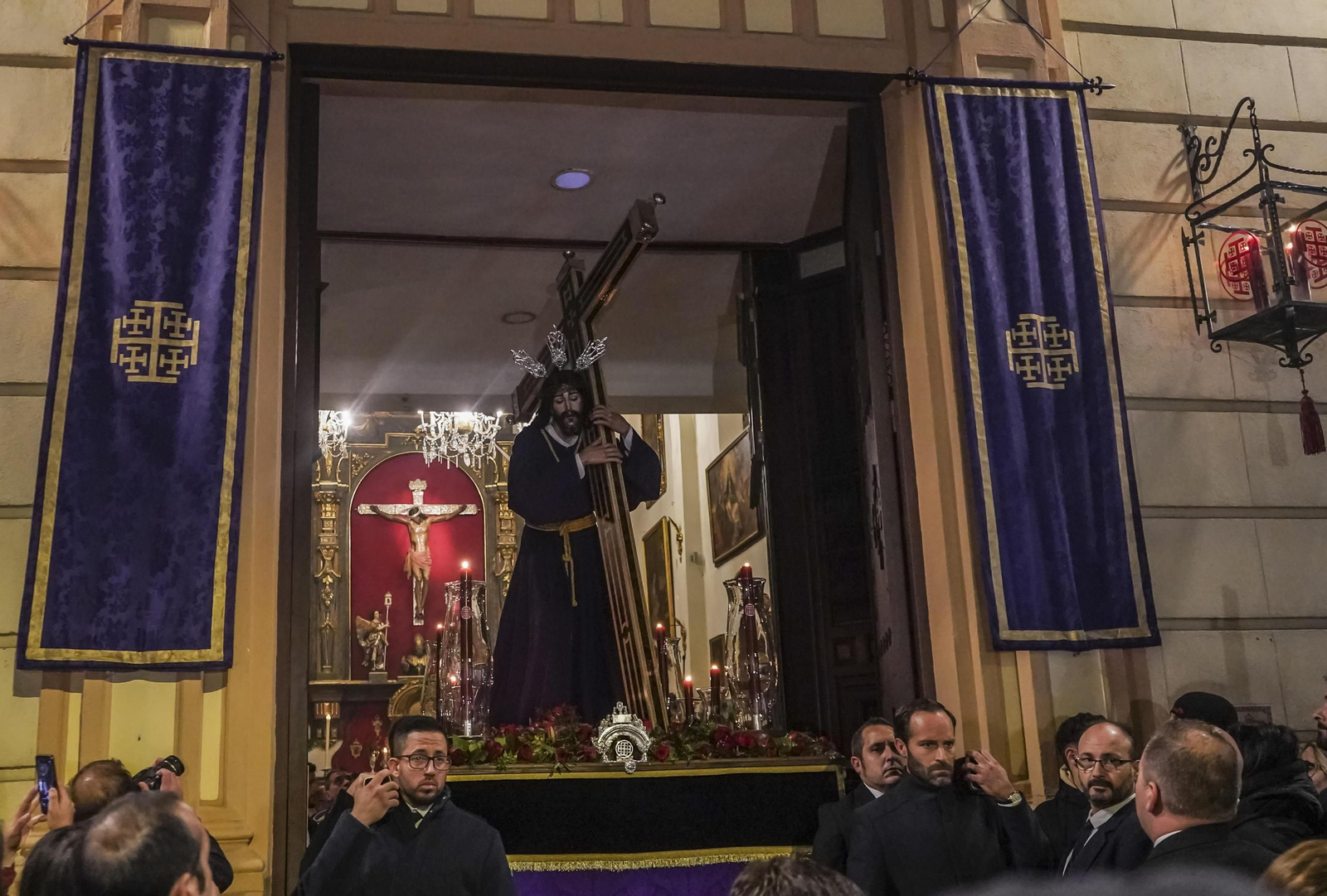 Vía crucis con la imagen del Nazareno de las Penas