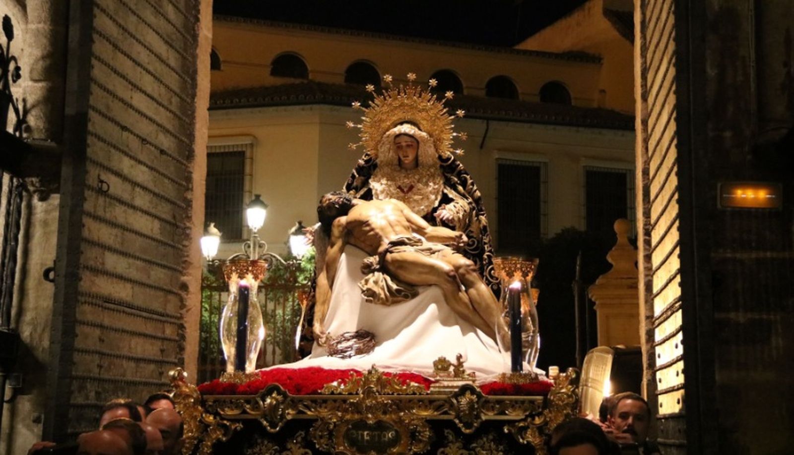 La Piedad del Baratillo, sobre las nuevas andas estrenadas este sábado