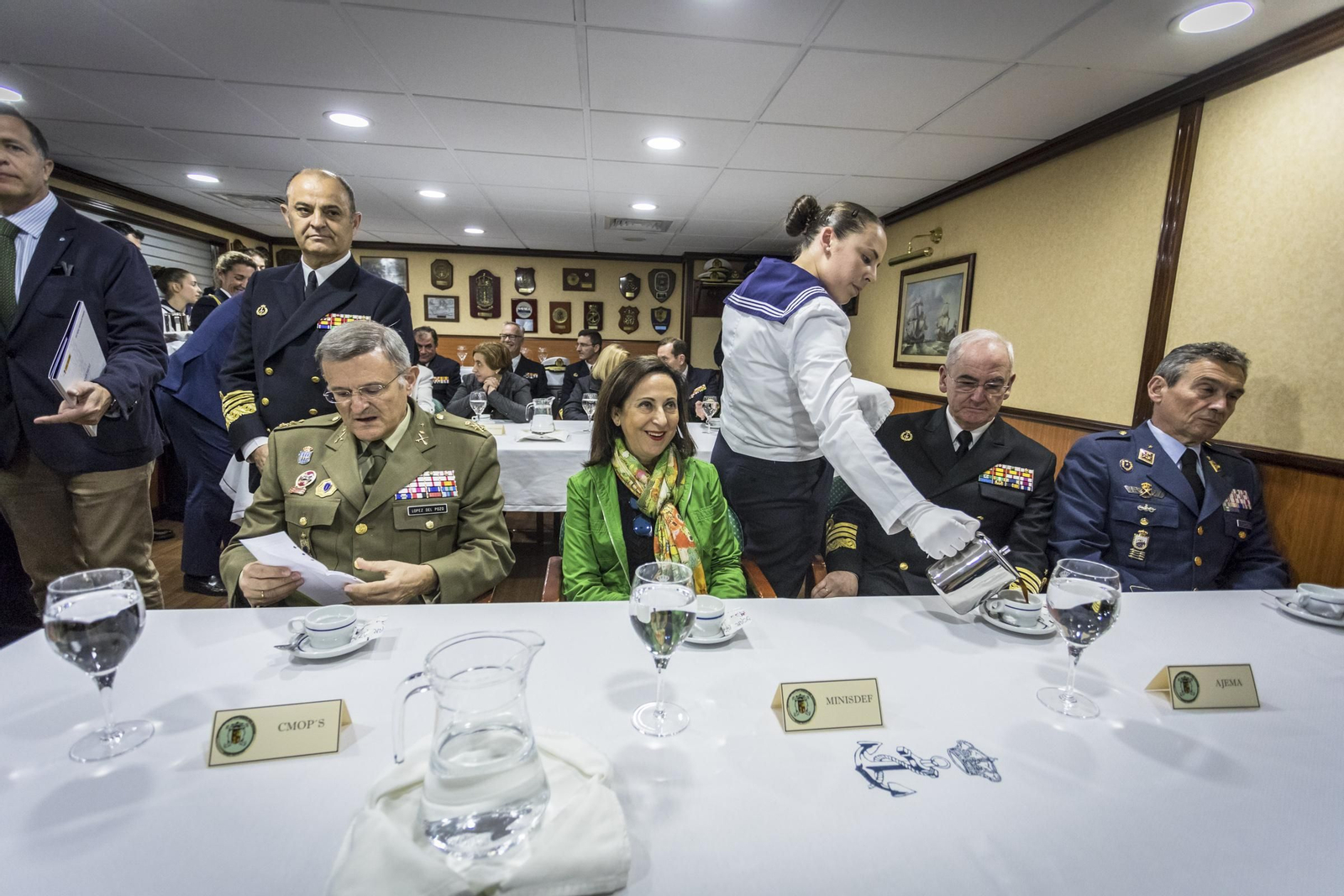 La ministra de Defensa, Margarita Robles en su visita a la base de Rota