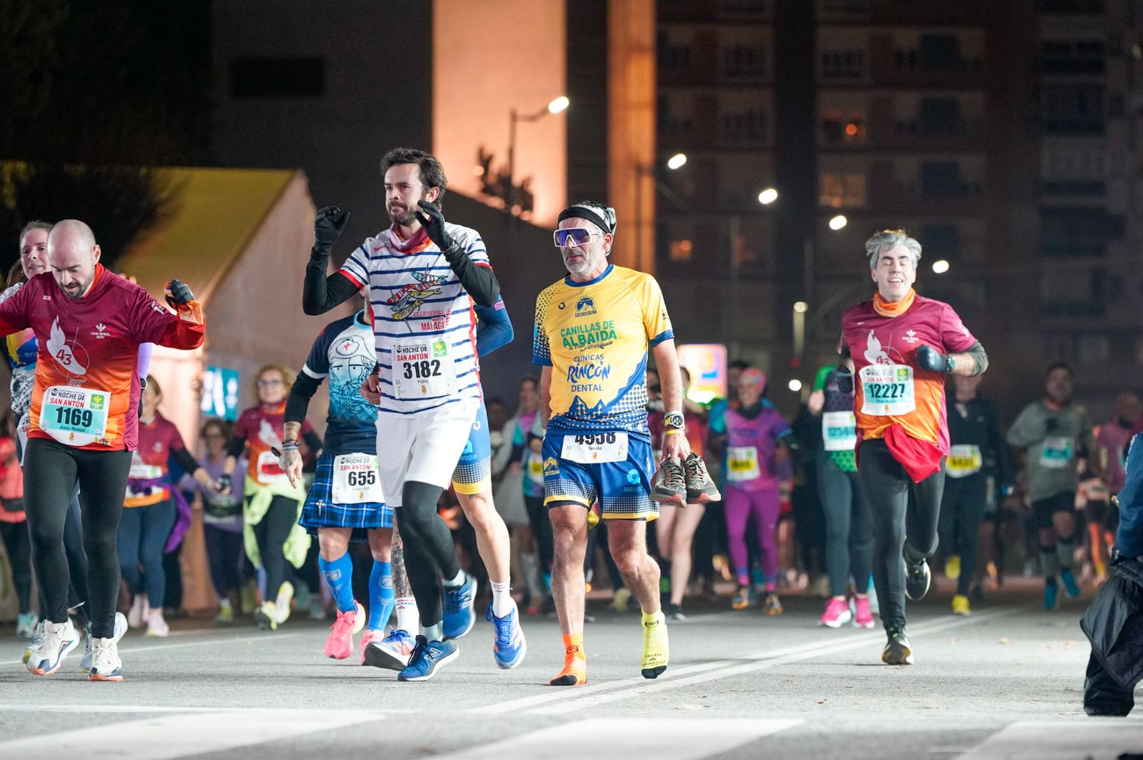 En imágenes: búscate en tu llegada a meta de la Carrera de San Antón 2026 (15)