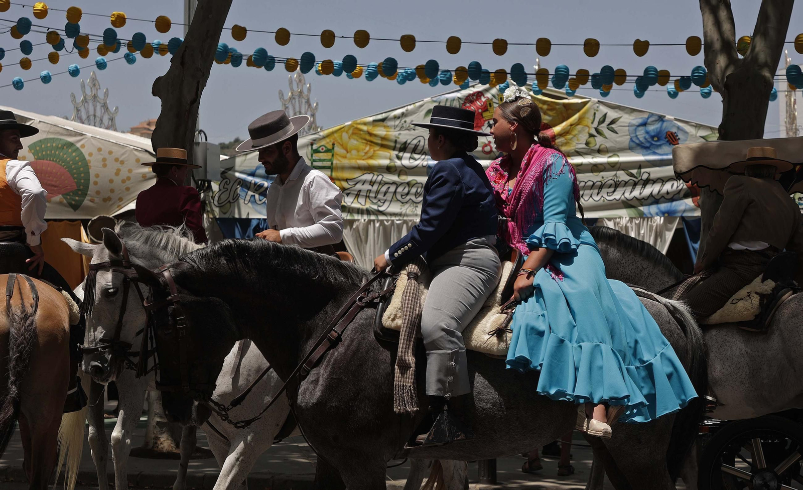 Búscate en las fotos del Domingo por Sevillanas de la Feria Real de Algeciras 2025