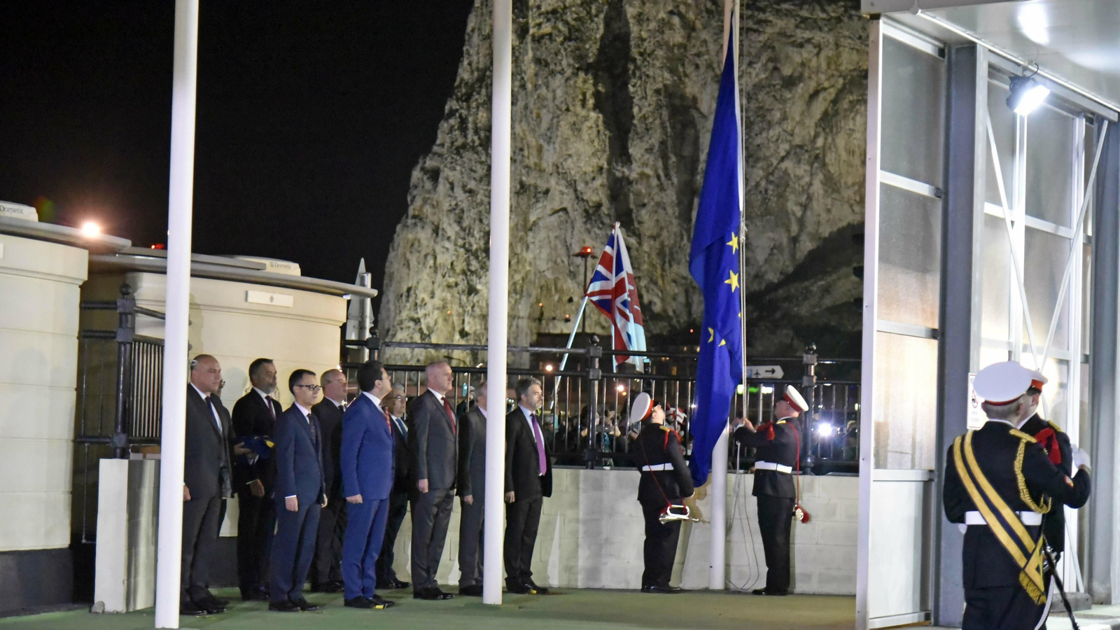 Ceremonia de arriada de la bandera de la Unión Europea en Gibraltar