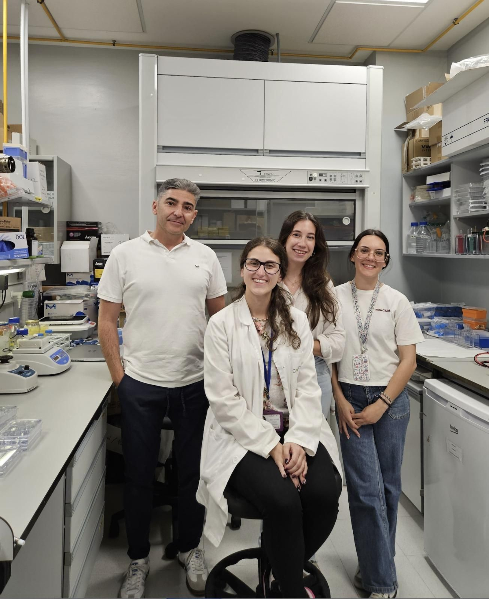 El equipo de investogadoras junto al doctor Iván V. Rosado. El equipo de investogadoras junto al doctor Iván V. Rosado.