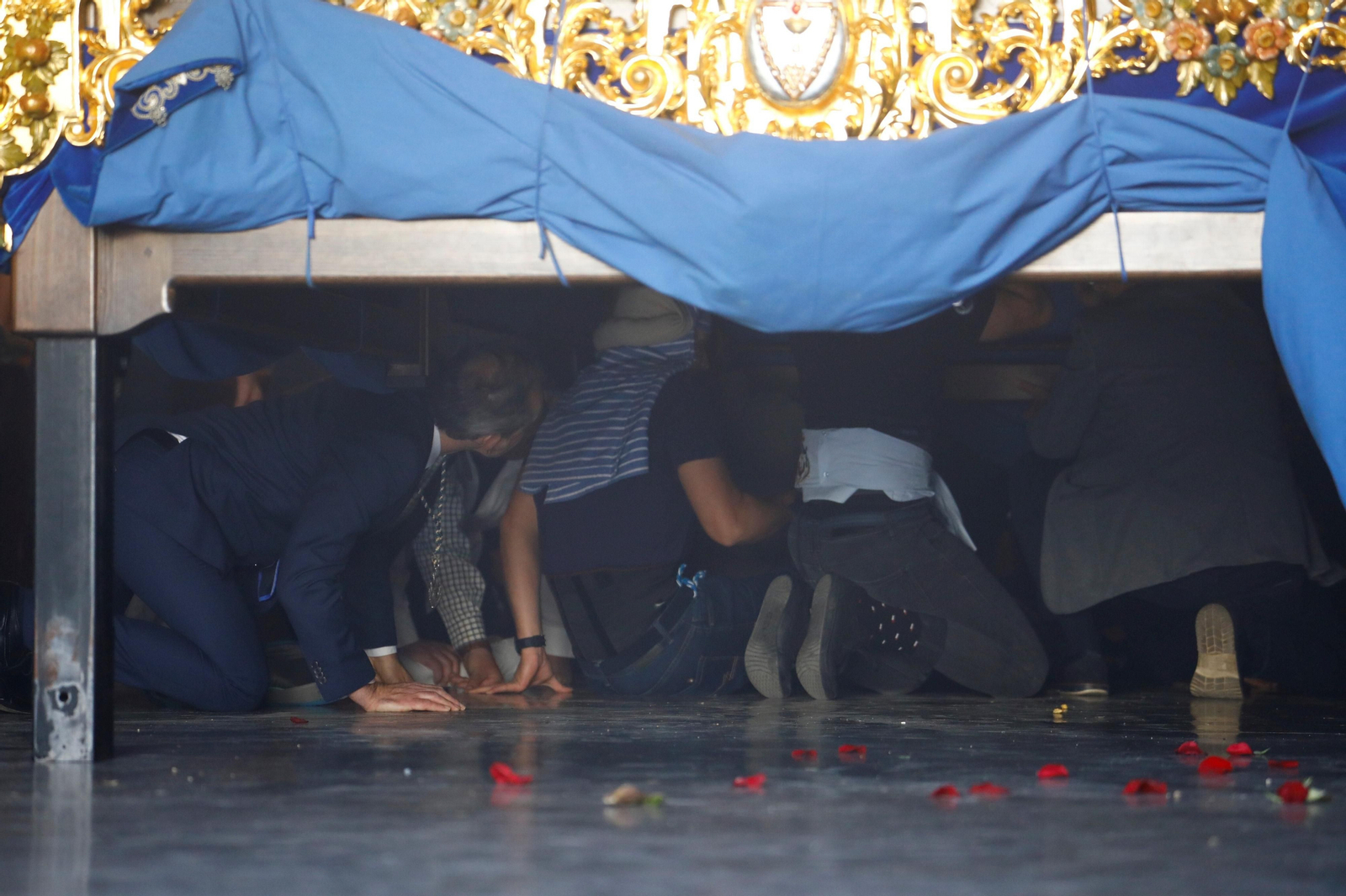 Domingo de Resurrección en Córdoba: la procesión de la hermandad del Resucitado, en imágenes