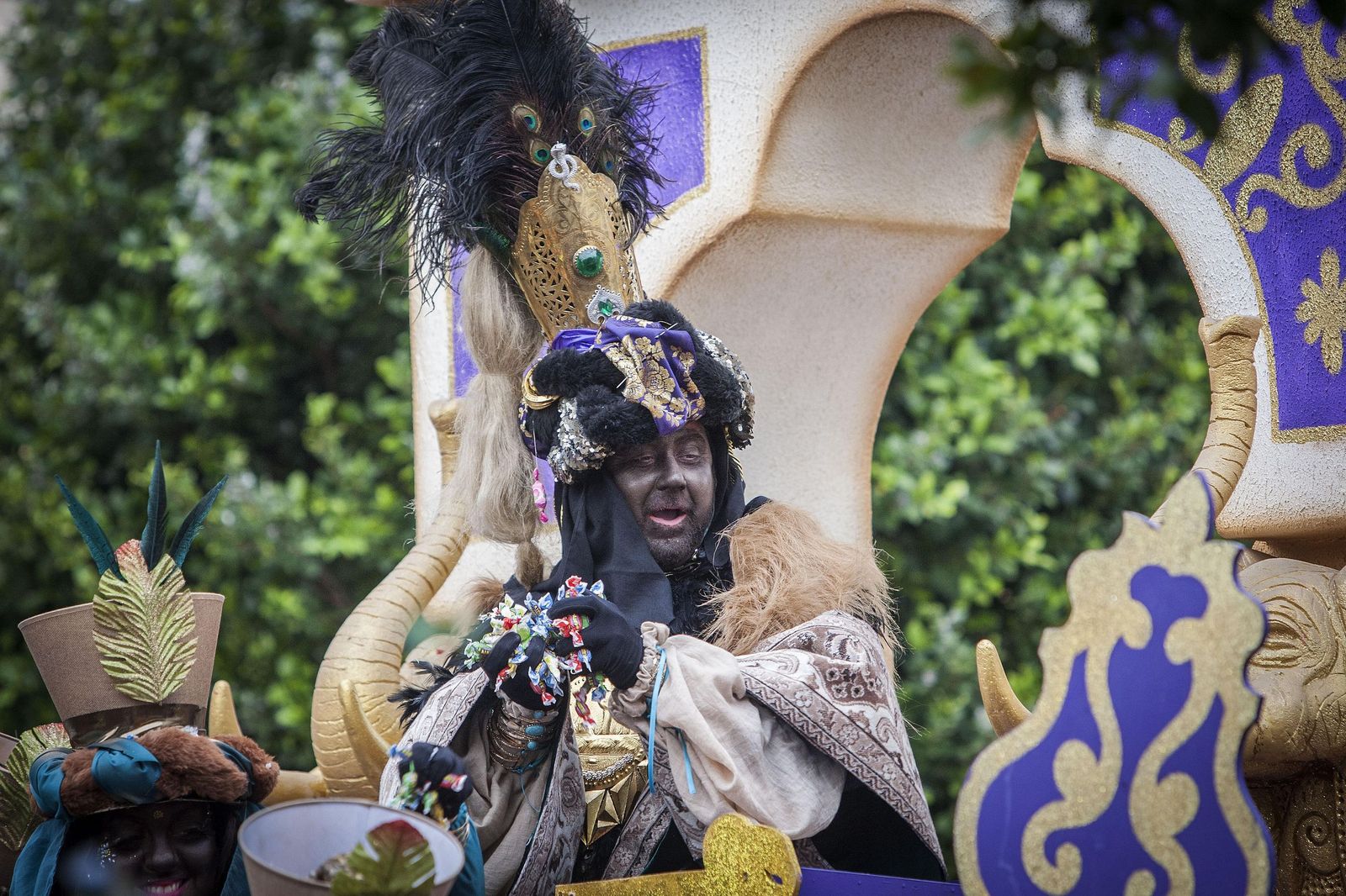 Baltasar (Alfonso García, del Bodegón Andalucía) en la Cabalgata de Reyes de 2018 de San Fernando