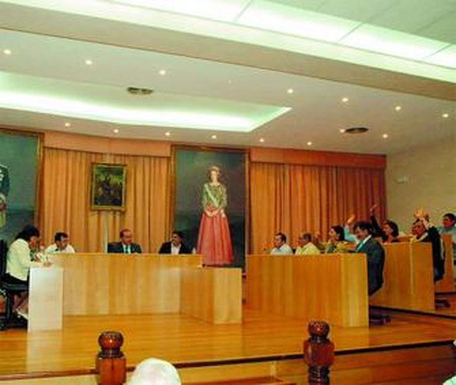 Un momento del Pleno celebrado ayer en Vélez-Málaga.