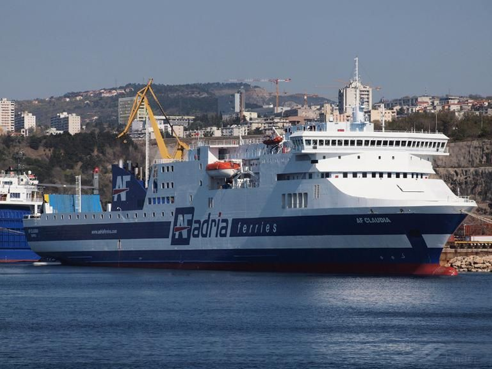 El ferry AF Claudia. El ferry AF Claudia.