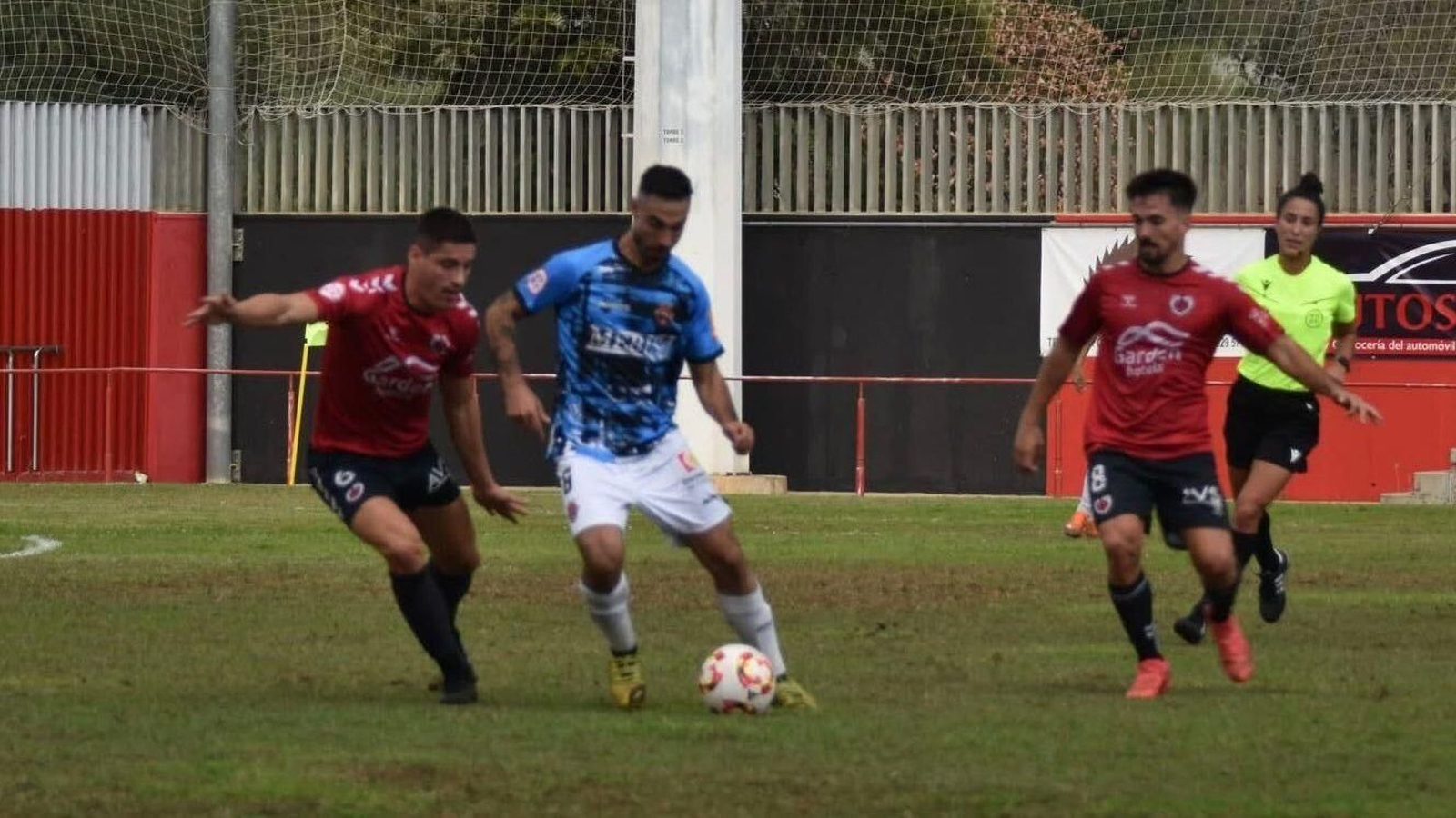 Un momento de un partido del Cartaya.