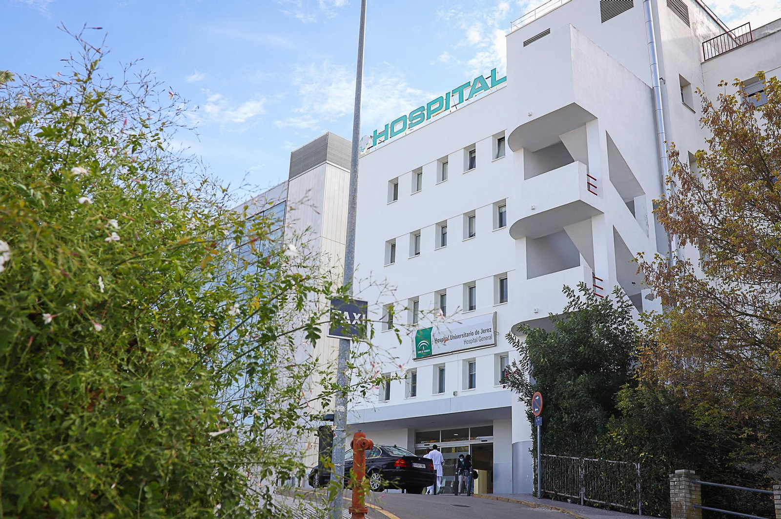 Acceso principal al hospital de Jerez.