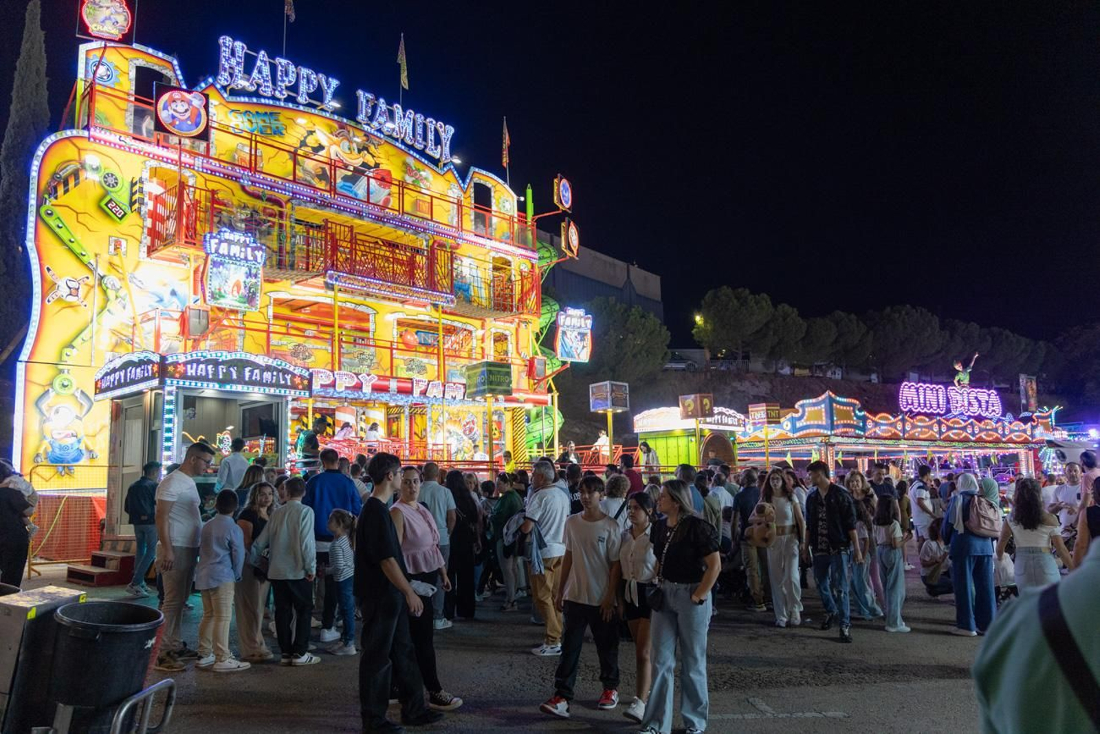 Los jienneses disfrutan del último día de la Feria de San Lucas