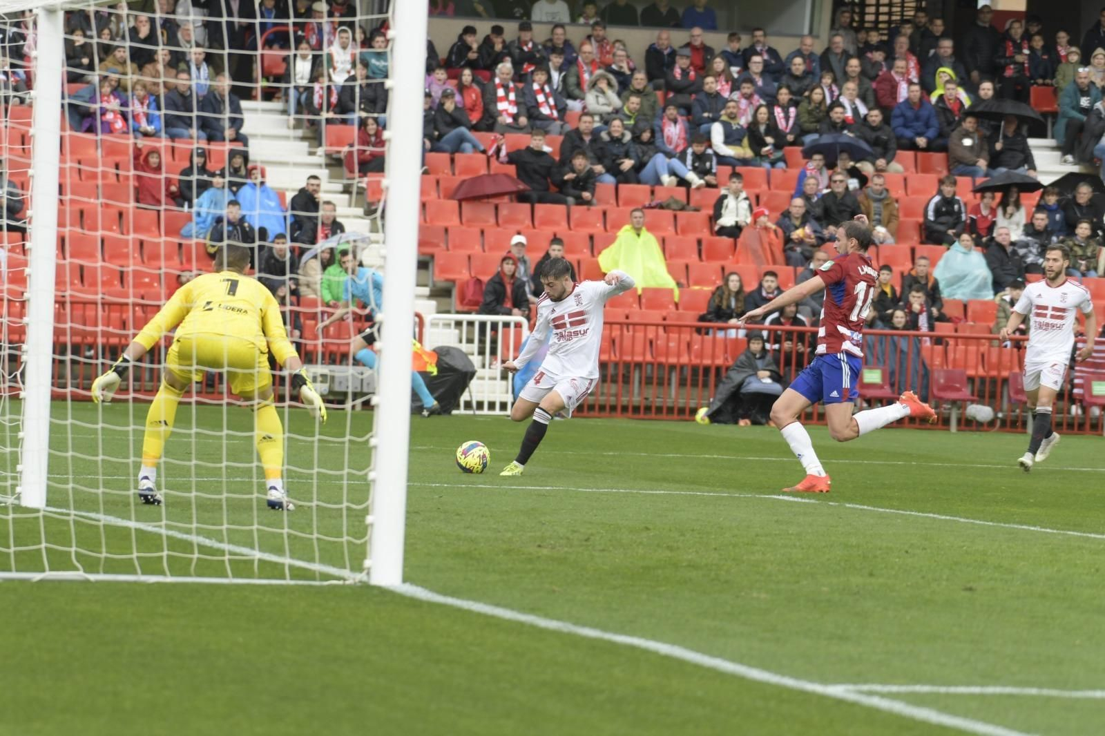 Ataque del Cartagena en una acción del partido Ataque del Cartagena en una acción del partido