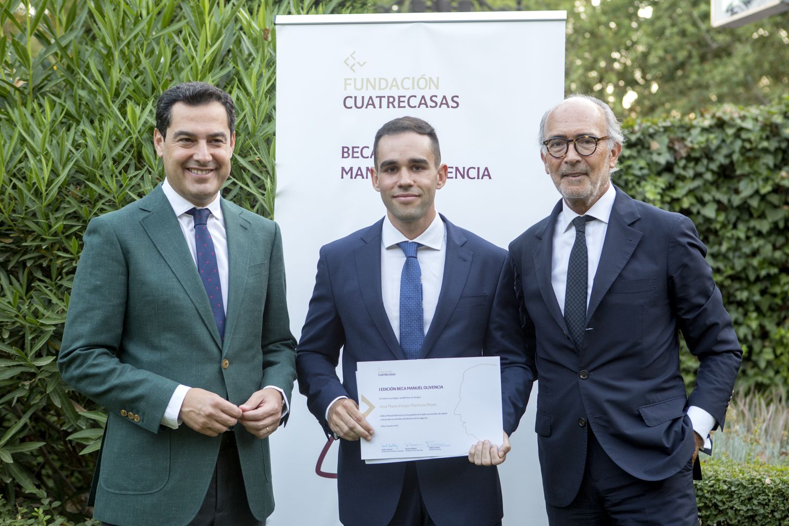 Las imágenes de la entrega de la Beca Manuel Olivencia