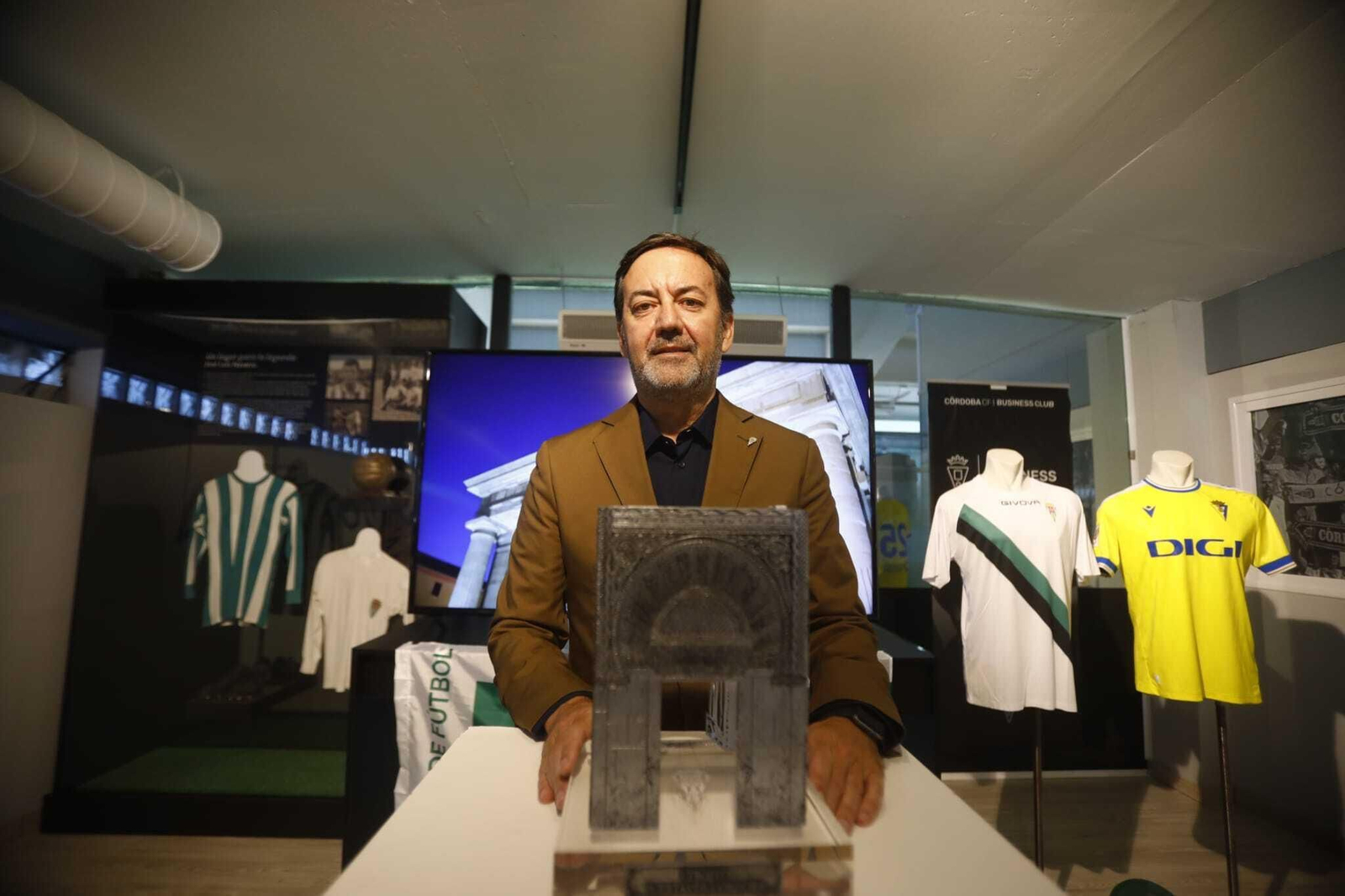 El Córdoba CF presenta el Trofeo Puertas de Córdoba, en imágenes