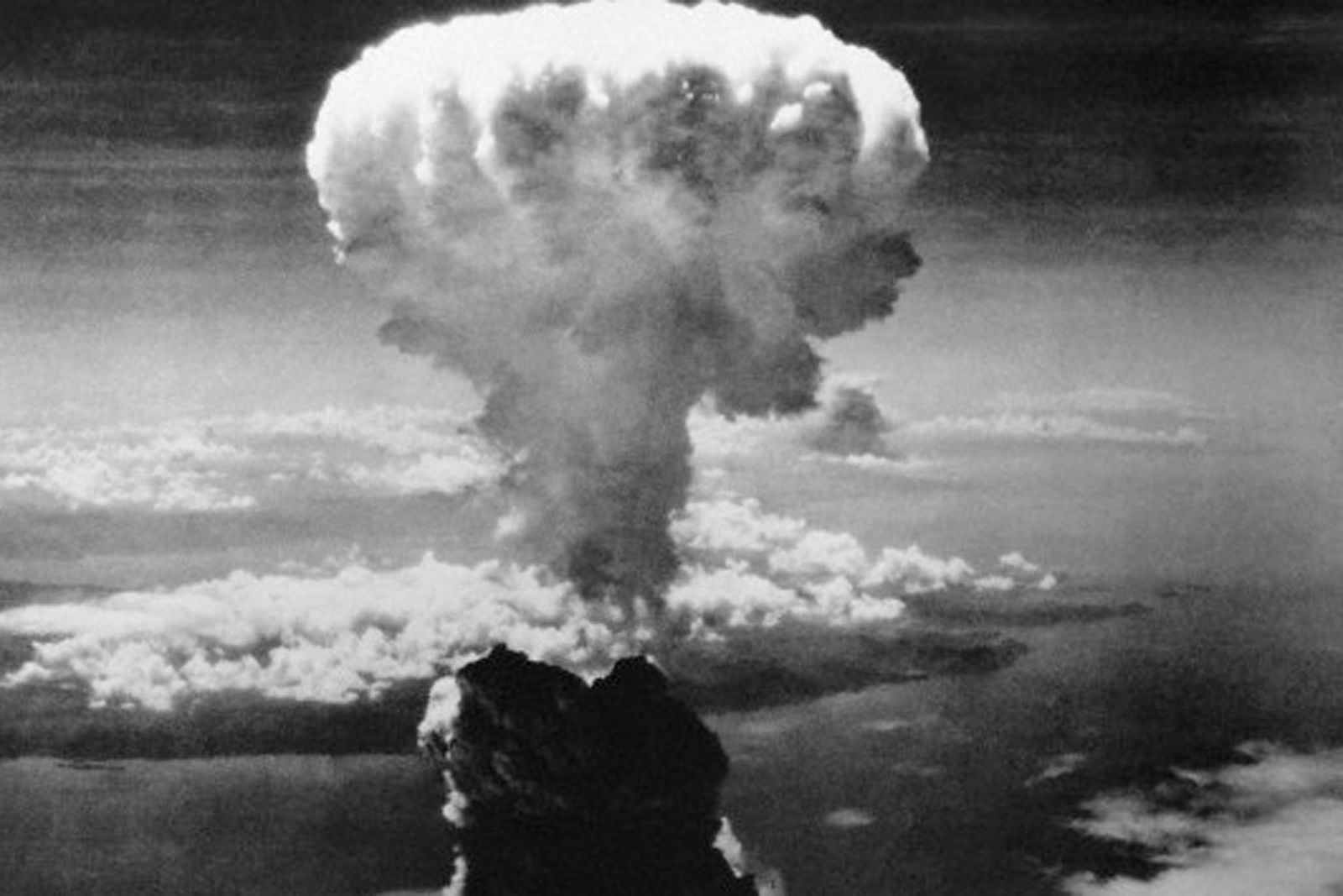 Devastación de la primera bomba atómica lanzada sobre la ciudad japonesa de Hiroshima.