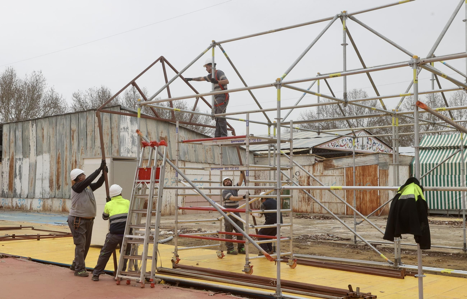 Así avanzan los trabajos del montaje de la Feria de Abril 2025