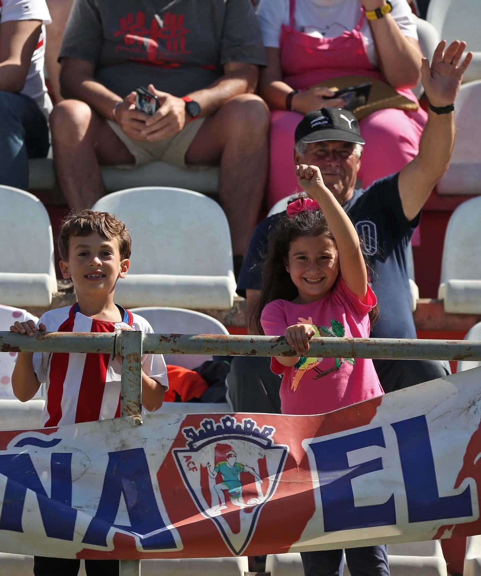 Fotos de la afición durante el Algeciras - San Fernando en el Nuevo Mirador