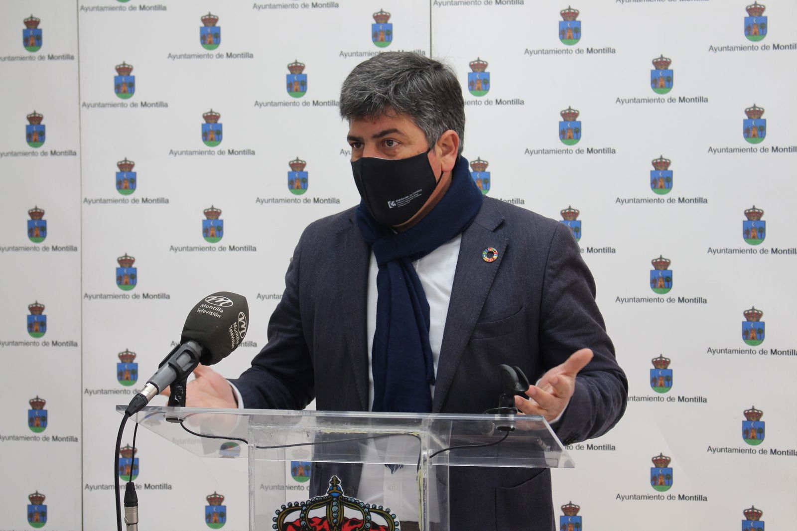 El alcalde de Montilla, Rafael Llamas, durante la rueda de prensa.