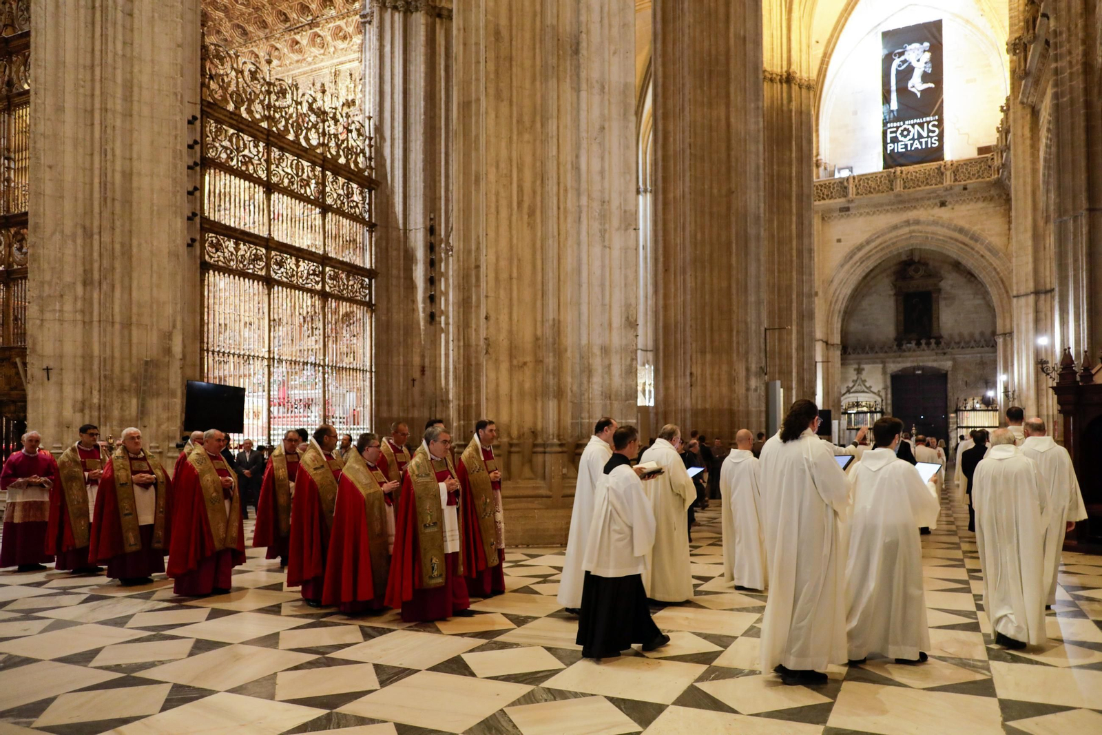 Apertura de la urna de San Fernando y Procesión de la Espada
