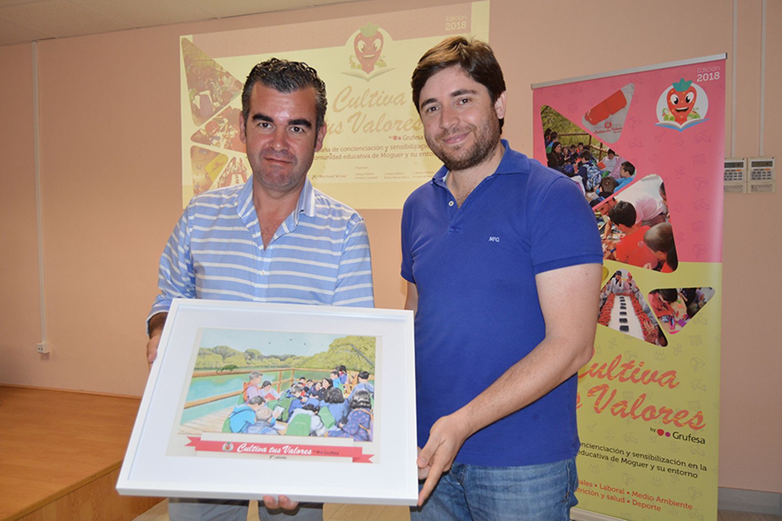 1-3. Diversas imágenes del acto de clausura de la segunda edición de la campaña 'Cultiva tus valores' que organiza Grufesa para reconocer a las entidades y asociaciones que se han implicado para sensibilizar a los escolares de cuatro centros educativos de Educación Primaria de Moguer y Mazagón. El tema central es la relevancia socioeconómica del sector de los frutos rojos a través de un proyecto de educación integral en valores.