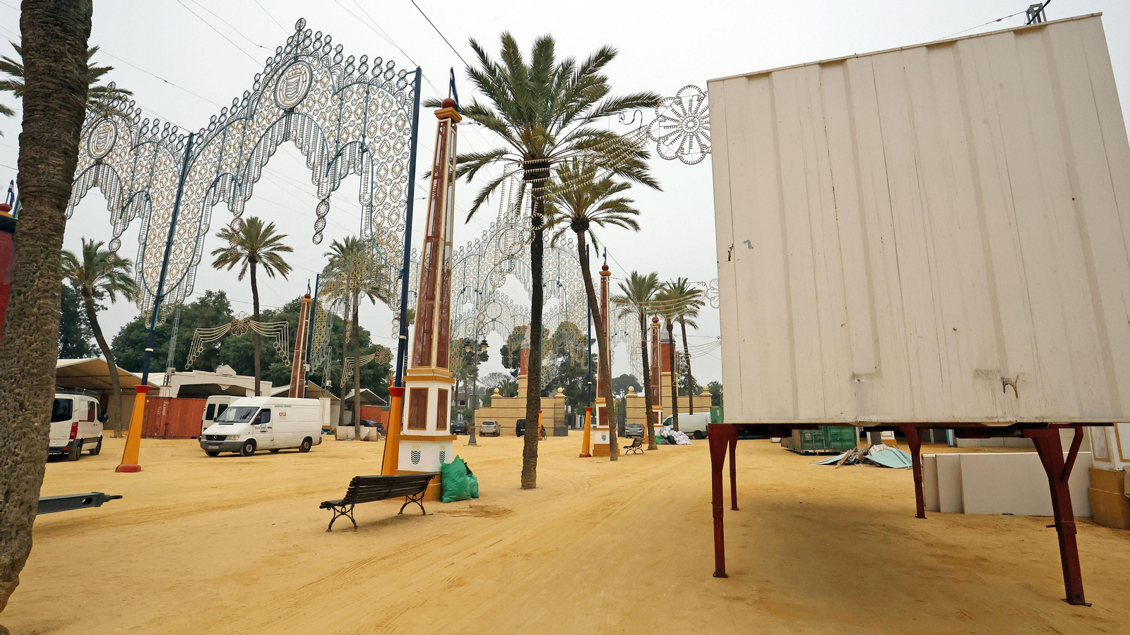 Continúan los trabajos de recogida en la Feria de Jerez 2024 Continúan los trabajos de recogida en la Feria de Jerez 2024