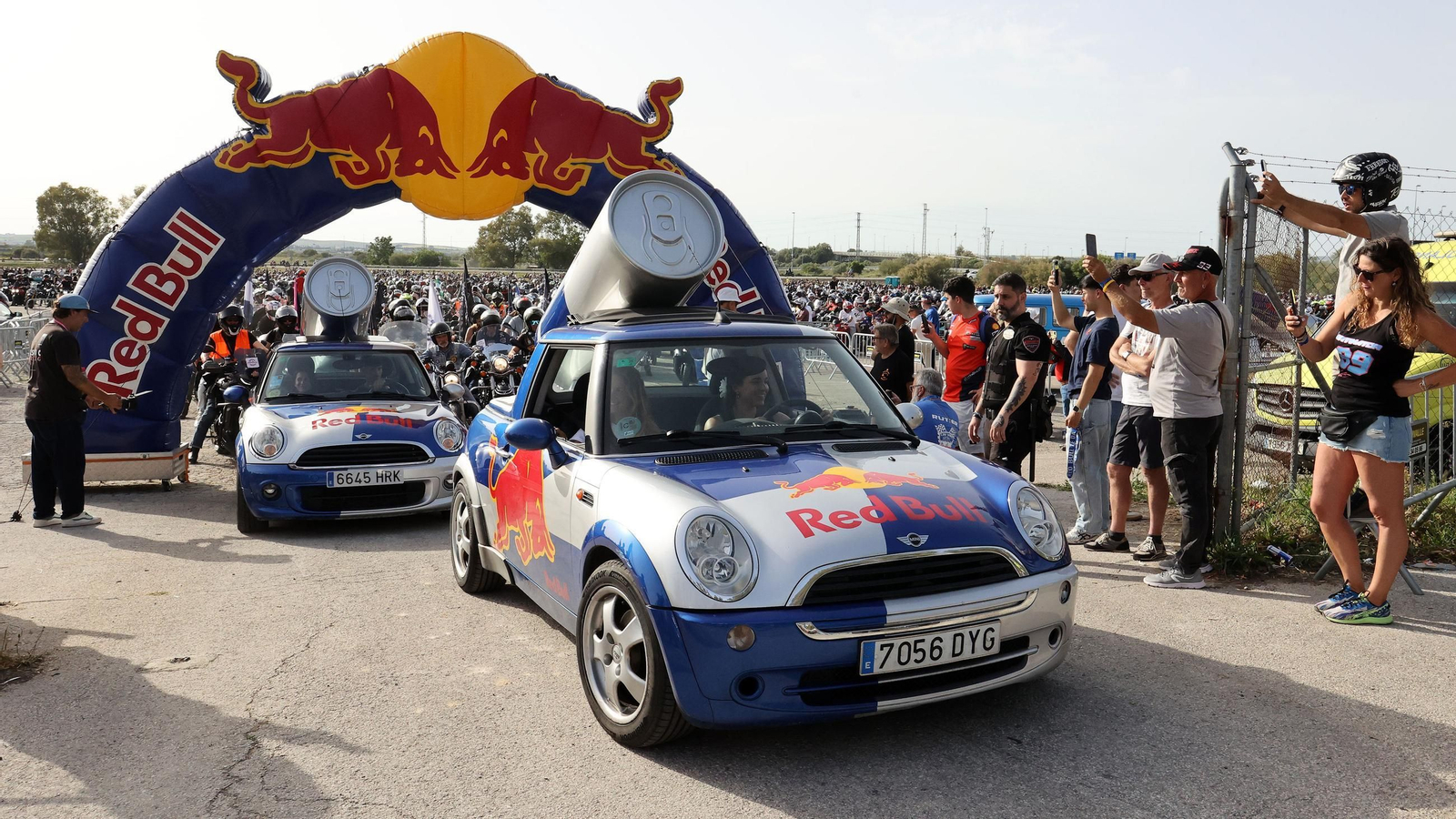 Salida de la caravana motera desde el Circuito de Jerez - Ángel Nieto Salida de la caravana motera desde el Circuito de Jerez - Ángel Nieto