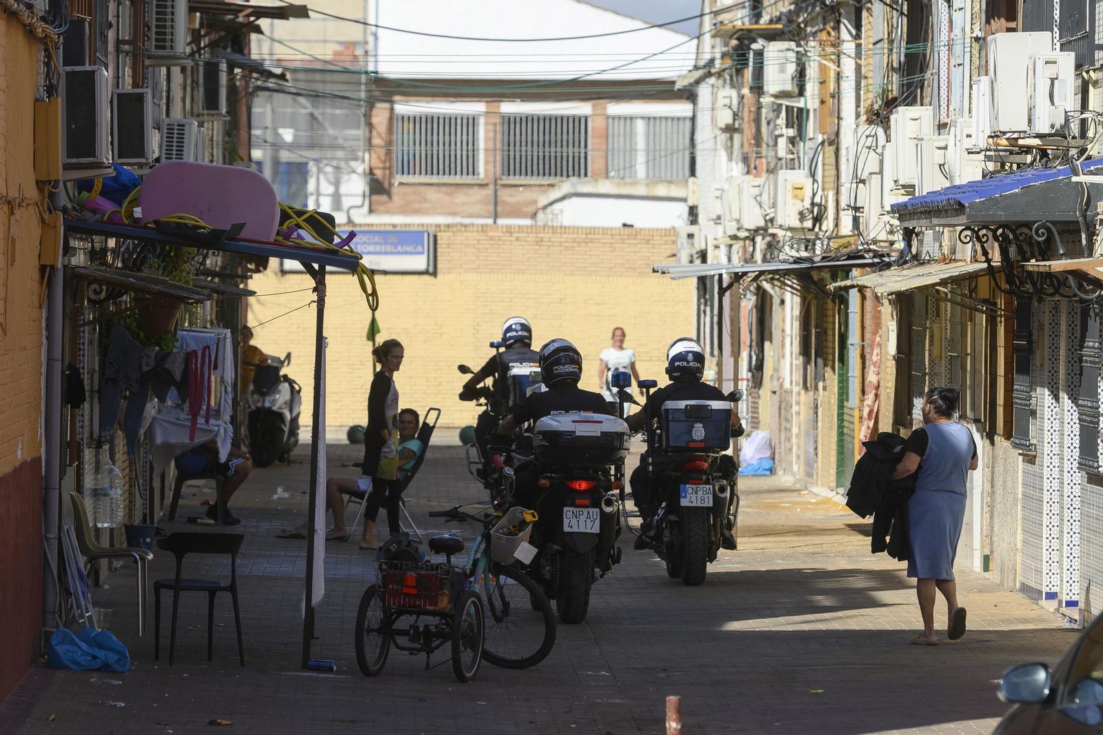 Policías nacionales desplegados por Torreblanca, en una imagen de archivo.
