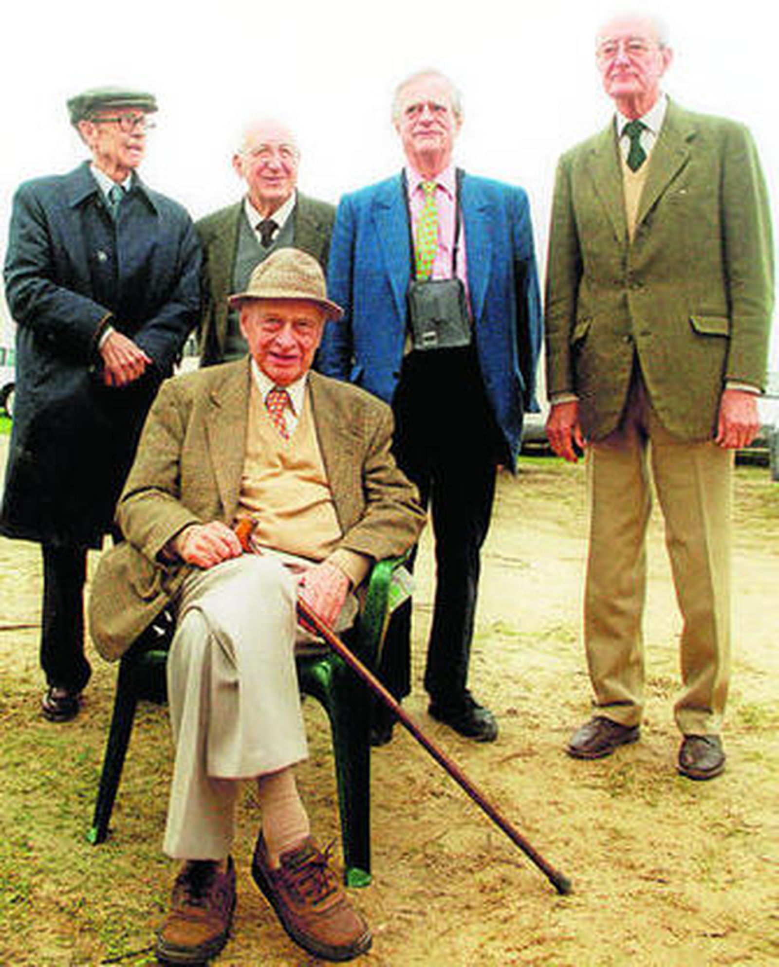Reunión en el año 2000 de los cinco hombres que buscaron fondos para que Doñana fuera reserva natural.