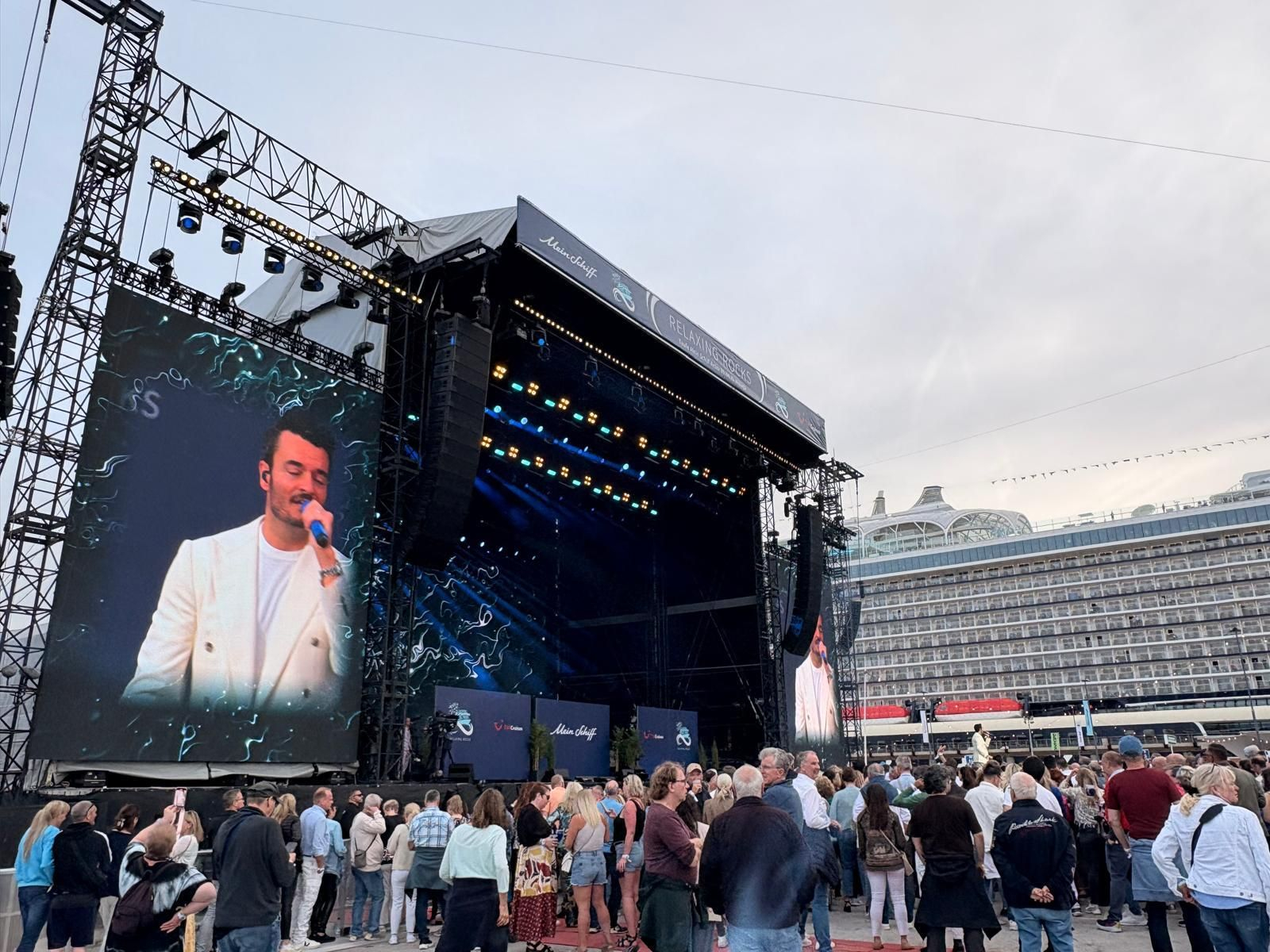 Las fotos del concierto de Robbie Williams en el puerto de Málaga.