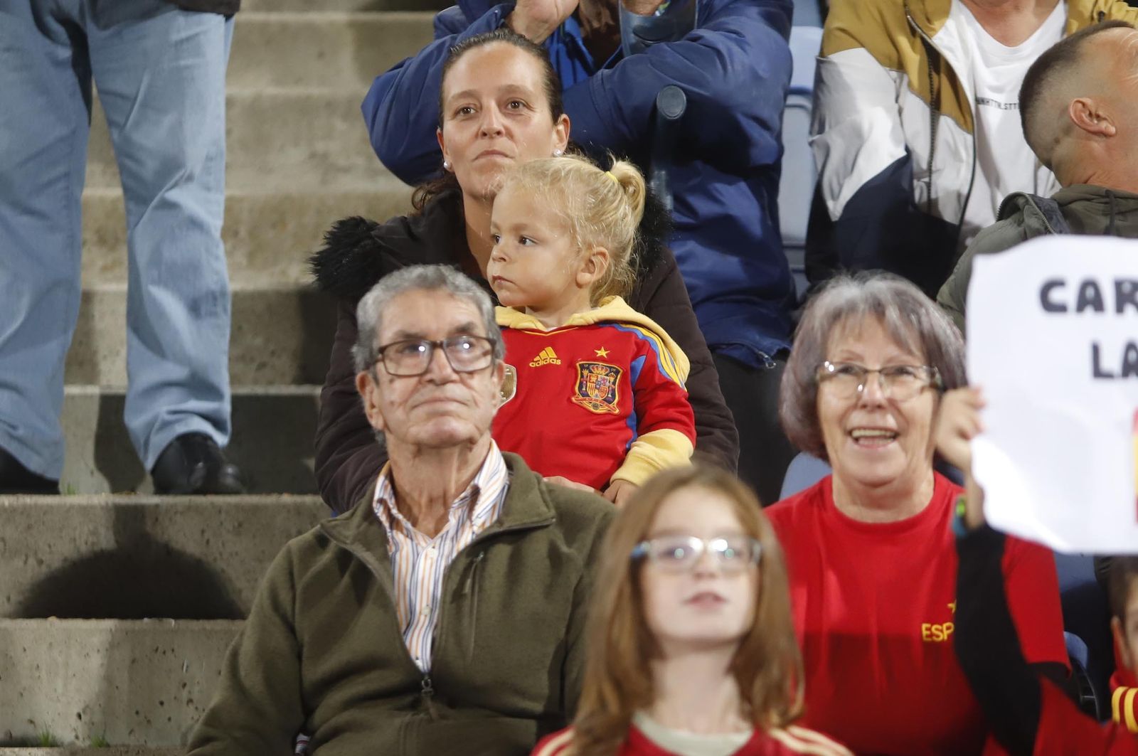 Gran ambiente para ver la selección española sub-21 en Huelva