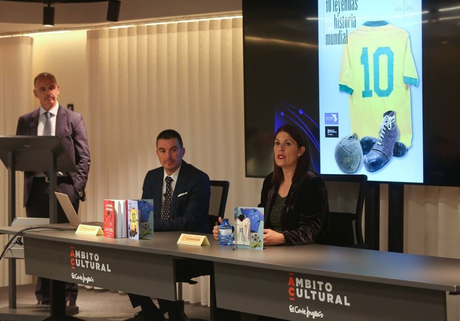 Así es la exposición '10 leyendas en la historia del mundial'