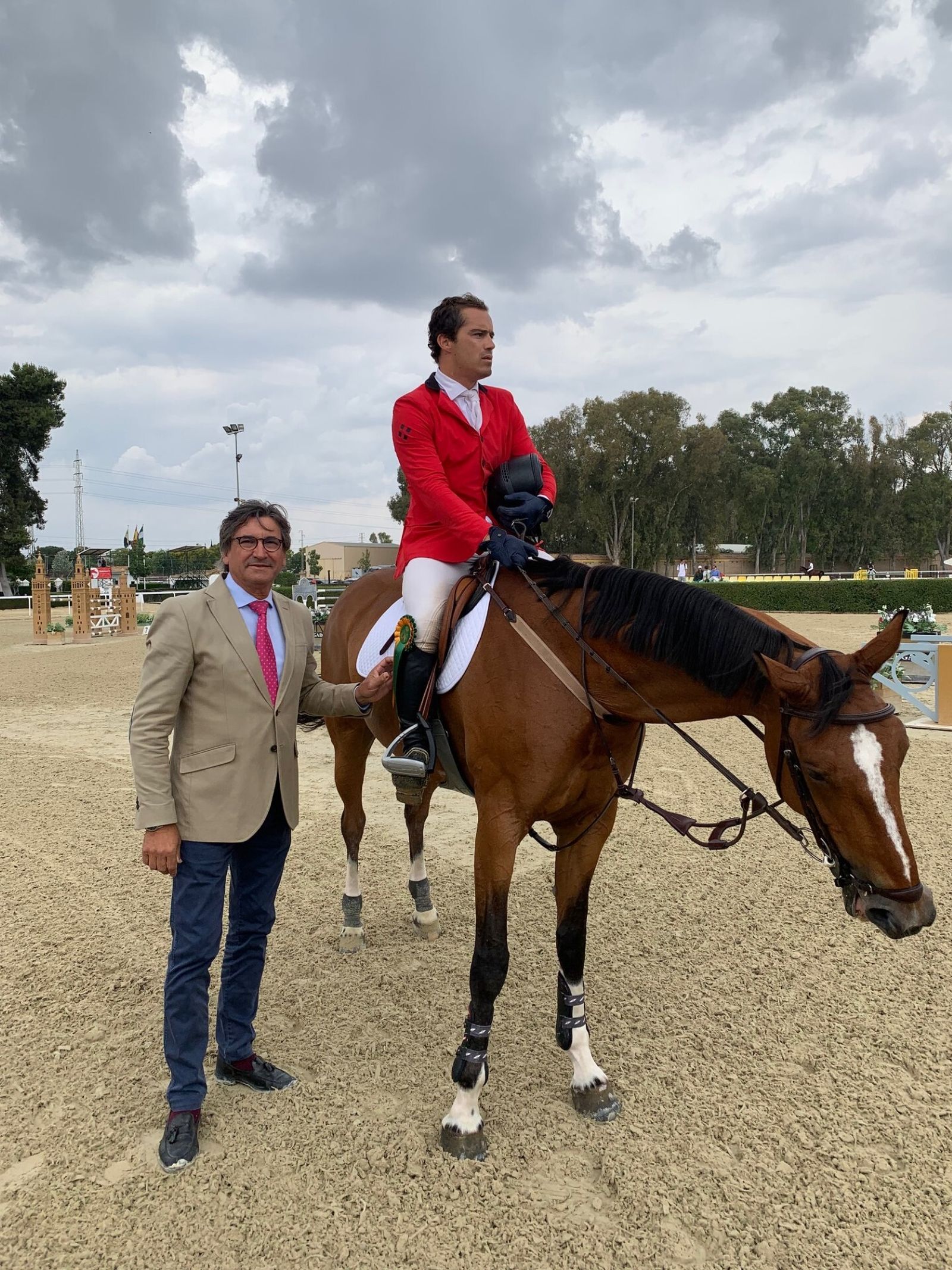 El sevillano Borja Bidón, con José Rodríguez, presidente del jurado.