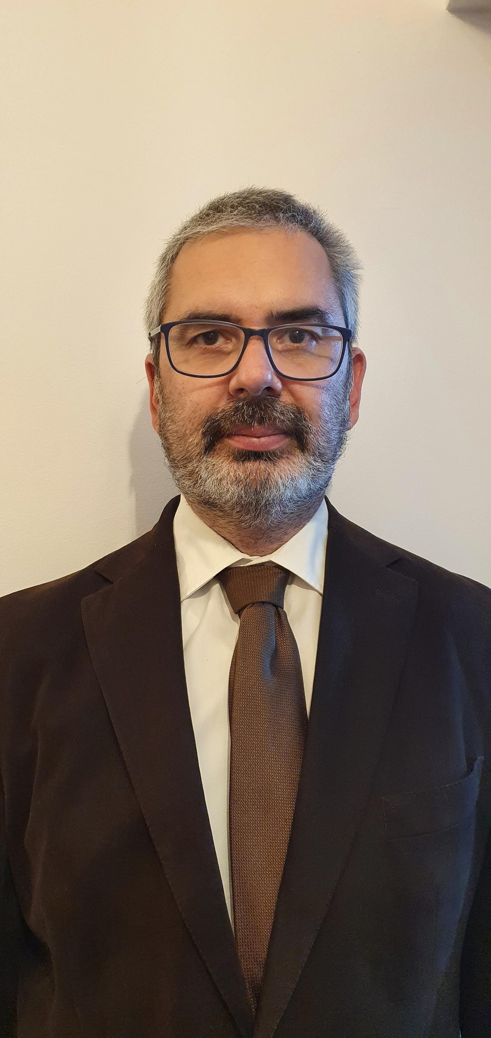 Jesús Riquelme, catedrático y director del Máster de Sistemas de Energía Eléctrica de la Escuela Superior de Ingenieros de la Universidad de Sevilla. Jesús Riquelme, catedrático y director del Máster de Sistemas de Energía Eléctrica de la Escuela Superior de Ingenieros de la Universidad de Sevilla.