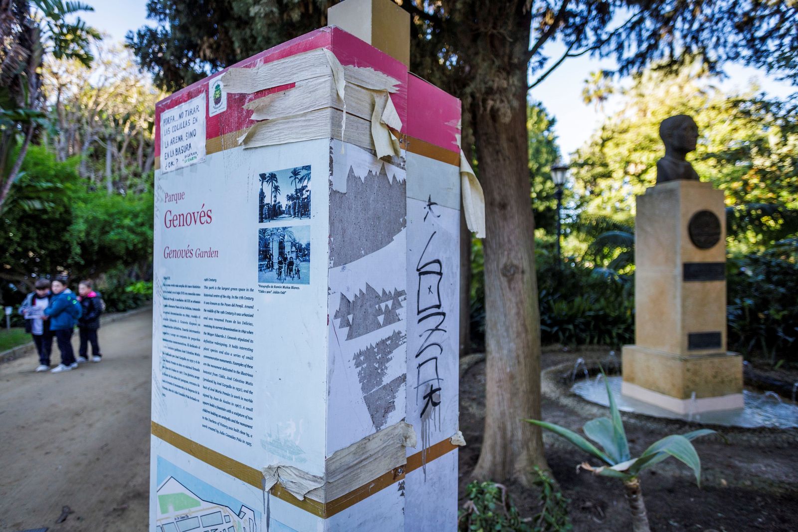 Imágenes del mal estado del Parque Genovés de Cádiz