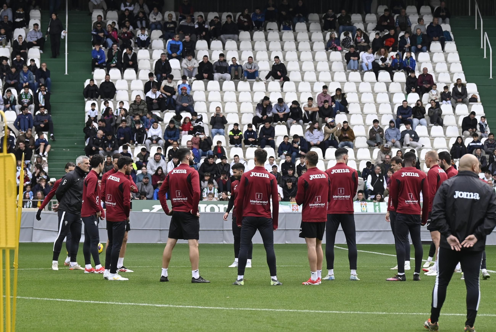 El Córdoba CF se deja querer por su afición en el Día de Andalucía