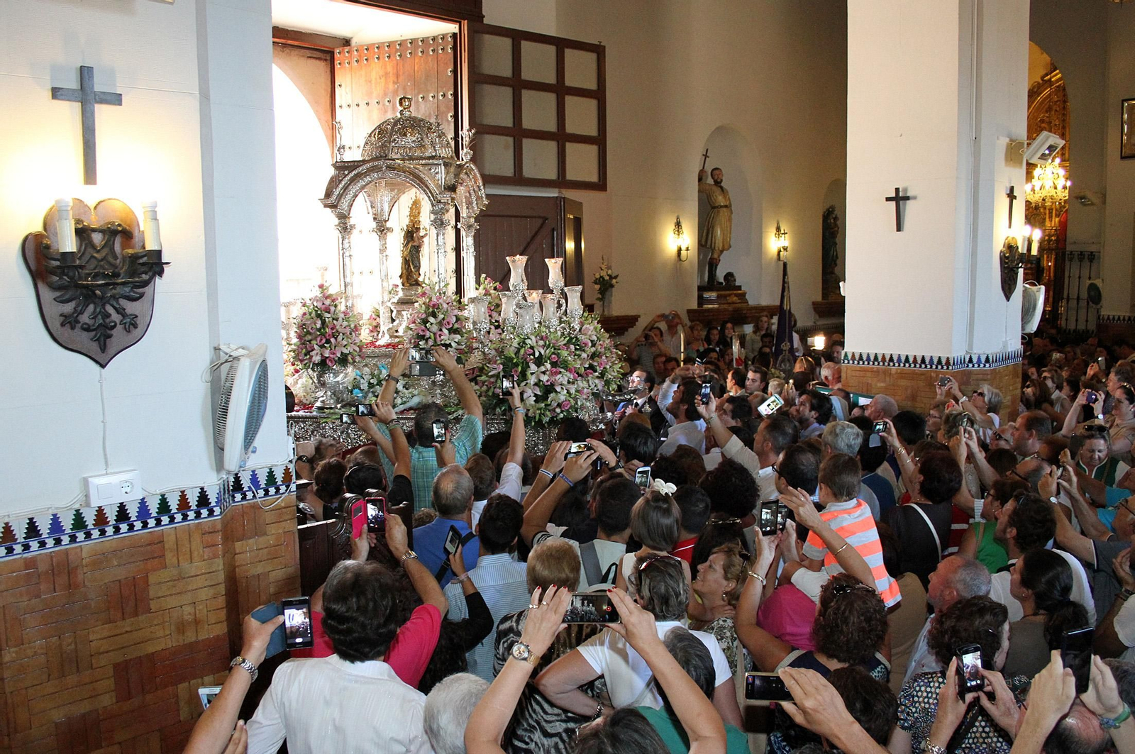 Las imágenes de la última visita de la Virgen de la Cinta a San Pedro hace diez años
