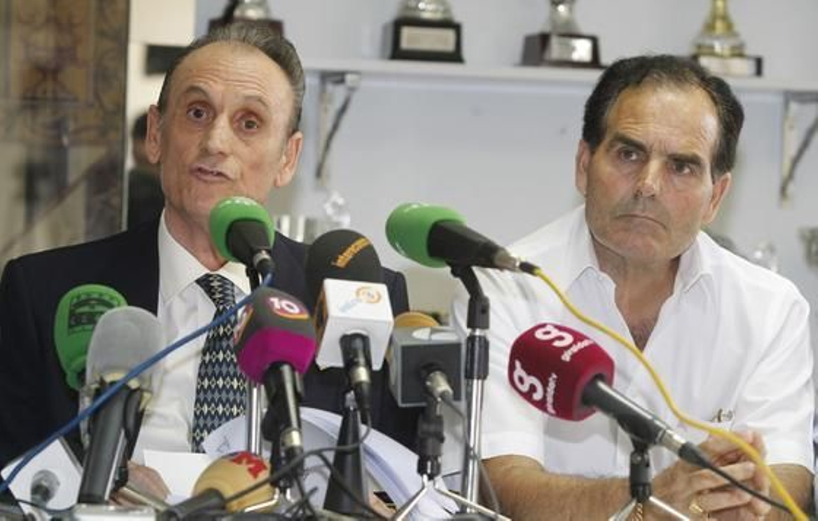 El todavía máximo accionista del Betis ante los micrófonos en sala de prensa.

Foto: Antonio Pizarro