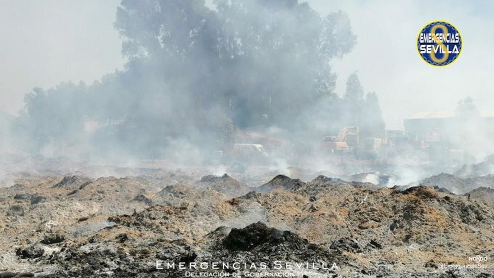 Humos en la planta de reciclaje.