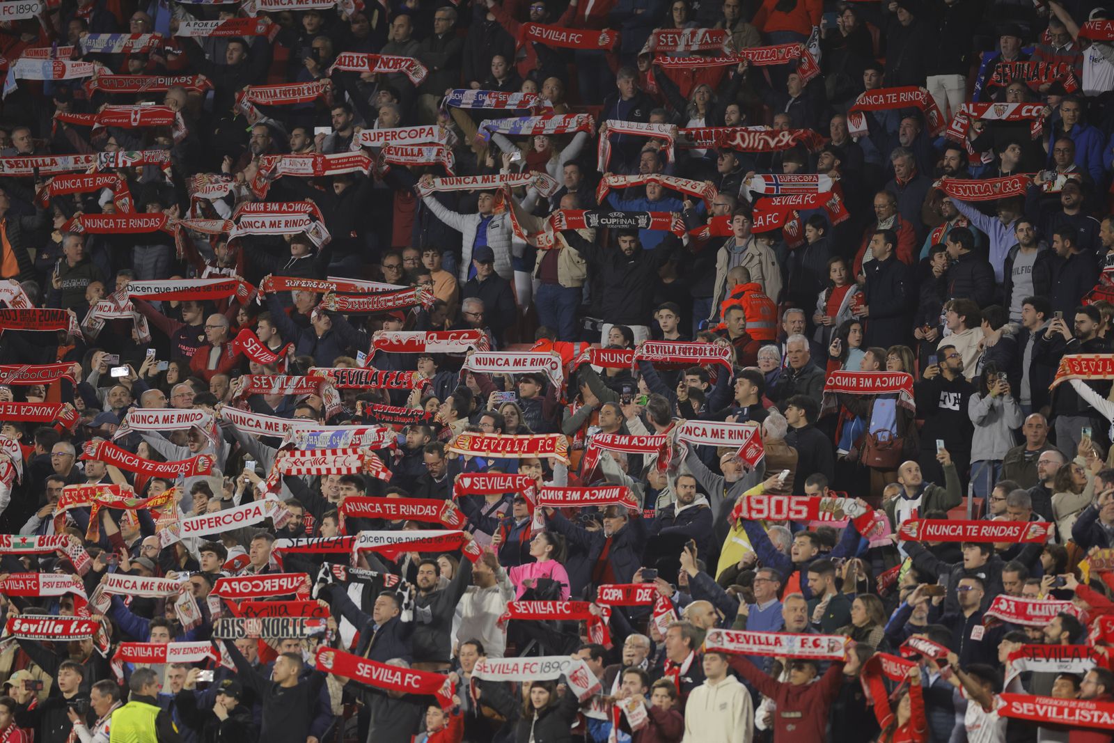 Búscate en las fotos del SEVILLA FC-PSV EINDHOVEN