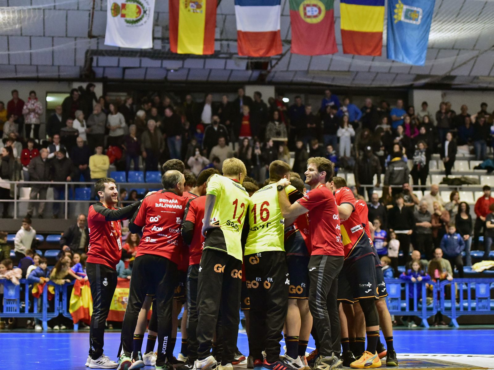 Selección española inferior, en acción.