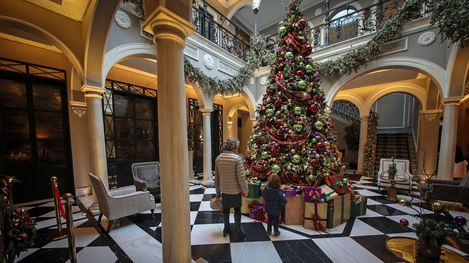 Así es la decoración navideña del Hotel Casa Palacio maría Luisa