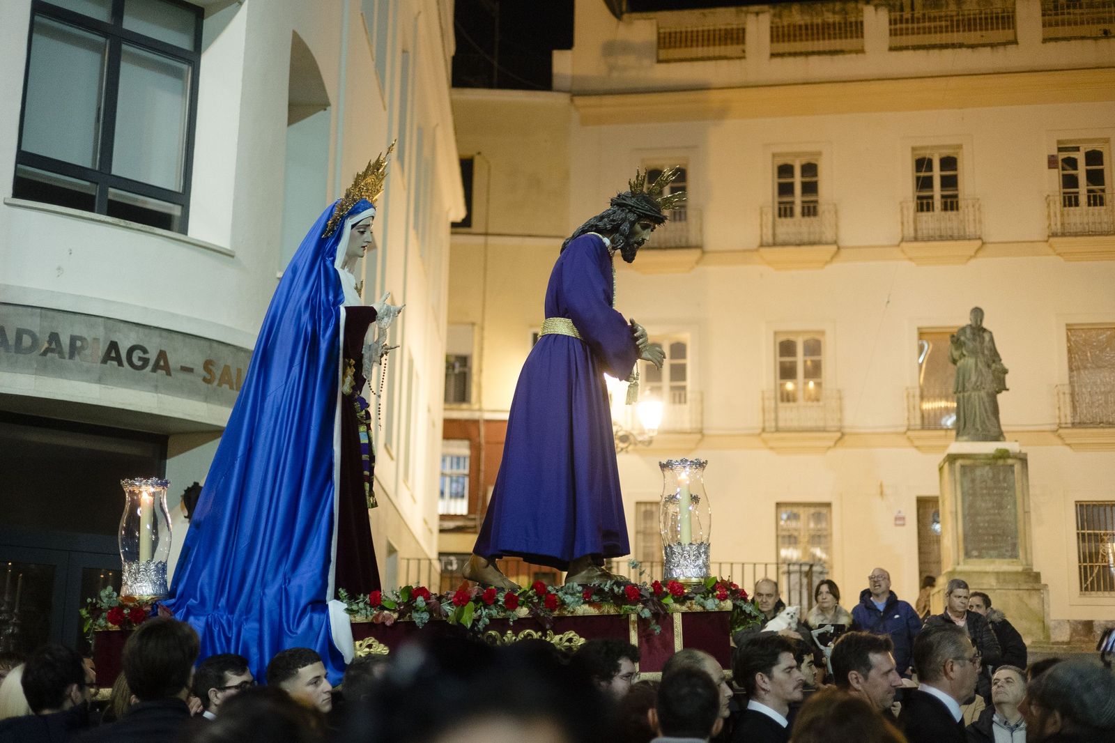 Las imágenes de los traslados de las cofradías de Santa Cruz