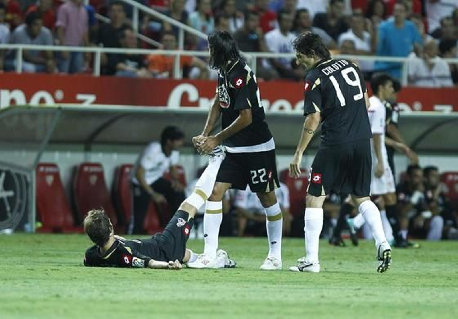 El Sevilla no puede superar al Deportivo de la Couruña en el Sánchez Pizjuán. / Antonio Pizarro
