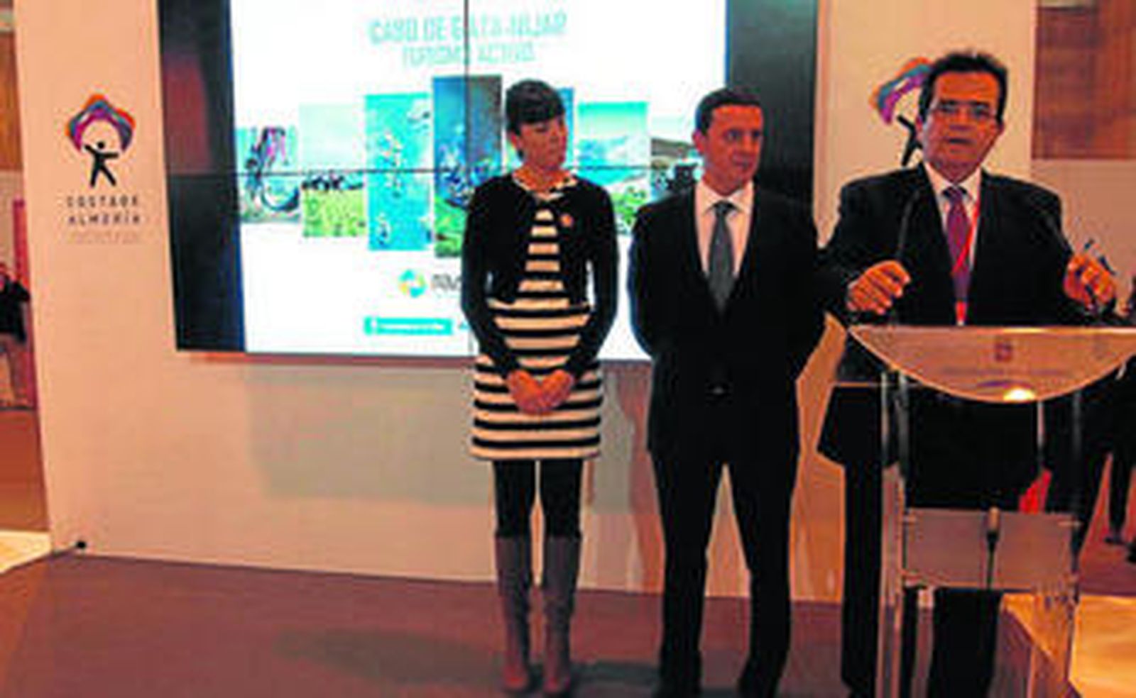 El alcalde de Níjar presentó la oferta turística junto al vicepresidente de la Diputación y la concejala de Turismo.